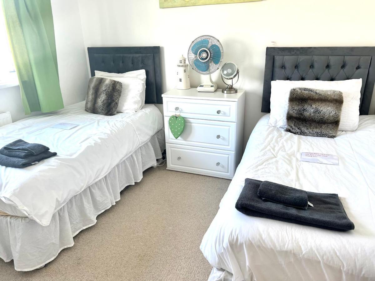 Stunning Beach Front House - Sleeps 6 Pwllheli Ngoại thất bức ảnh